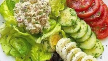 Fresh Mixed Salad with Tuna Salad Topping