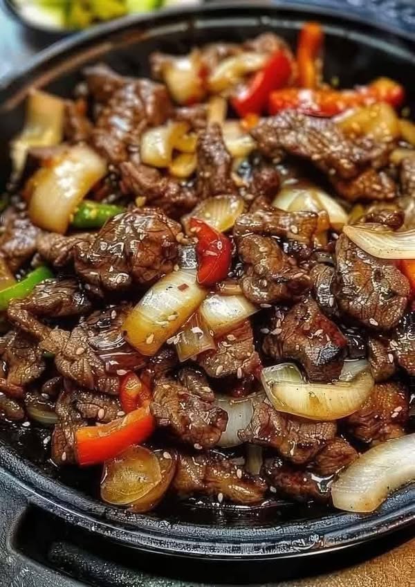 Sizzling Chinese pepper steak with onions